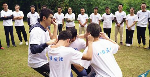 快乐着、合作着、前进着、幸福着！